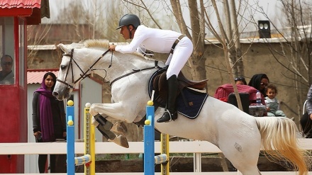 Kompetisi Berkuda di Hamedan (1)