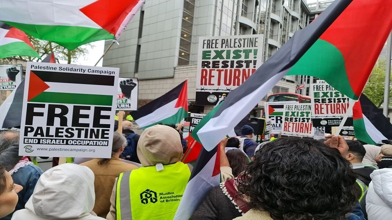 İngiltere'de ırkçı İsrail'in Mescid-i Aksa baskını protesto edildi