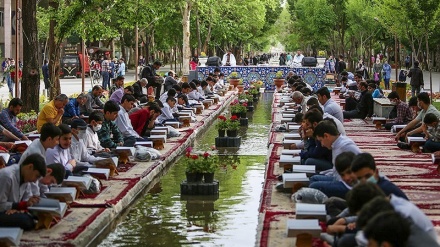 Taman Ini Jadi Pusat Tadarus di Isfahan (1)