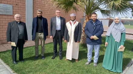 Ramadan in ltalia, vescovo di Piacenza in visita alla comunità islamica