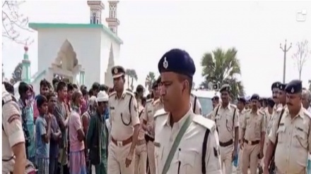 India: Saffron flag hoisted on Indian mosque amid call for banning loudspeakers 