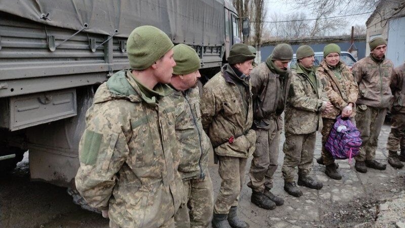 यूक्रेन जंग का असर, मारियोपोल पर रूस का नियंत्रण, यूक्रेनी सैनिकों ने डाले हथियार, कीएफ़ की सधी प्रतिक्रिया