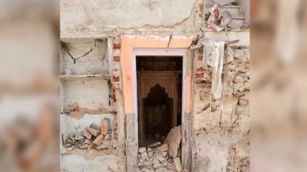 300 साल पुराने शिवमंदिर पर चला बुलडोजर