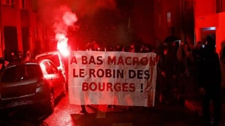 マクロン仏大統領の再選に抗議するデモで、2名が死亡