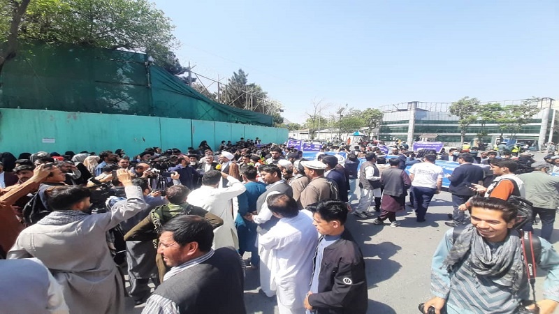 تجمع نه به فتنه انگیزان مقابل سفارت ایران در کابل