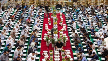 (FOTO DEL GIORNO) Lettura del Corano a Karbala