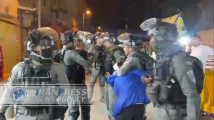 Pemuda Palestina Bentrok dengan Tentara Zionis di Al Quds