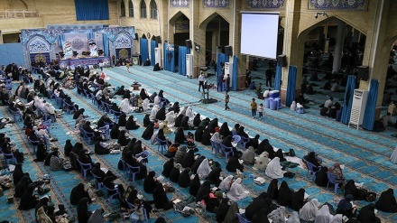 Warga Urmia, Zanjan dan Ardabil Doa Bersama pada Malam-Malam Akhir Ramadan (1)