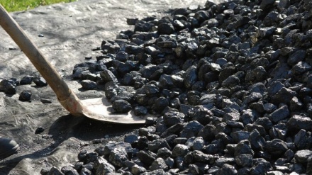 朝日新聞、「ロシア石炭禁輸は日本経済にも相応の打撃」