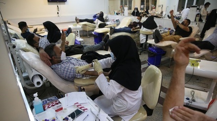 Lailatul Qadar, Warga Tehran Mendonorkan Darah (1)