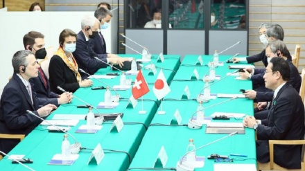 岸田首相がスイス大統領と初会談、国際社会の結束に緊密連携で一致