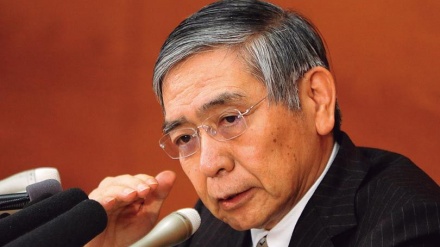 日銀総裁が急激な円安をけん制、 金融緩和は継続