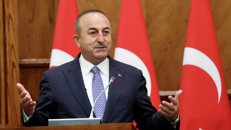Çavuşoğlu: Yunanistan ihlalden vazgeçmezse adaların egemenliği tartışılır