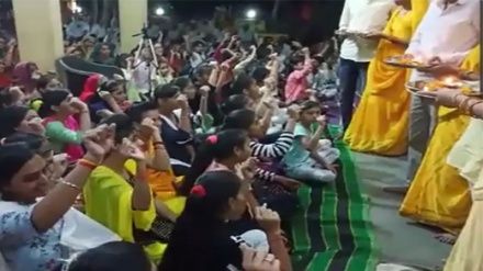 মধ্যপ্রদেশে অহিন্দুদের দোকান থেকে কেনাকাটা না করার শপথ প্রদান!    