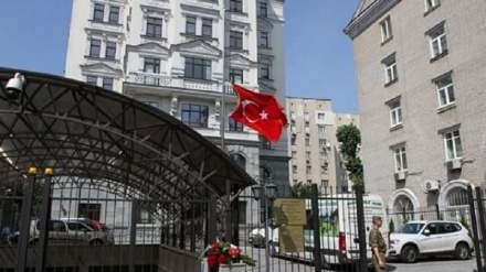 Türkiye büyükelçiliği 1 ay sonra yeniden Kiev'de faaliyetlerine başladı