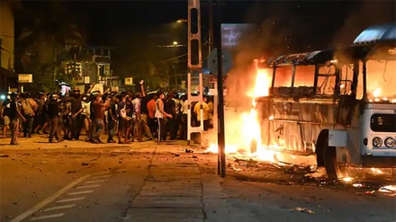 अपने सबसे बुरे दौर से गुज़रा रहा है श्रीलंका, व्यापक होते प्रदर्शन, 45 गिरफ़्तार