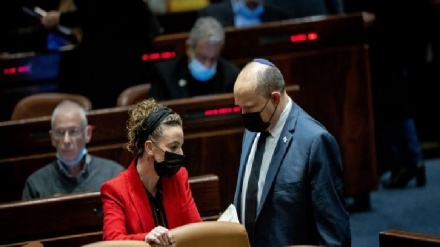 עמית סגל: בנט זלזל בסילמן, אחר כך השפיל אותה