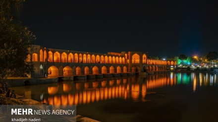 Netët e bukura pranë lumit Zajanderud në Esfahan të Iranit