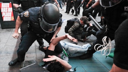 イスラエル兵が暴力用いてパレスチナ人少年を逮捕、殉教者もさらに増加