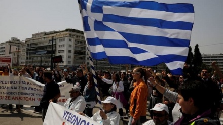 Grecia, in 10.000 ad Atene contro il caro pezzi
