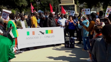 Firenza, violento arresto ambulante senegalese: proteste + VIDEO