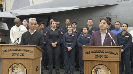 林外相が米原子力空母を視察、日米同盟の強化を強調