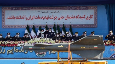 Iran Mengirim Pesan ke Teman dan Musuh di Hari Militer Nasional