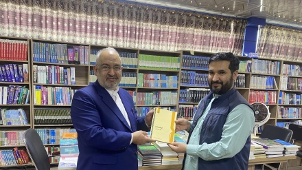 ایران صدها جلد کتاب را به دانشگاهی در جلال آباد اهدا کرد