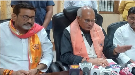 'গরুর গোবর থেকে ‘সিএনজি’ তৈরি করা হবে, প্রয়োজনে মহিষের গোবরও কেনা হবে' 