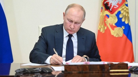 پوتین، فرمان تحریم اقتصادی غرب را امضا کرد