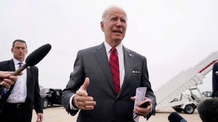 Biden, re delle gaffe: scambia Russia con Ucraina e chiama ungheresi