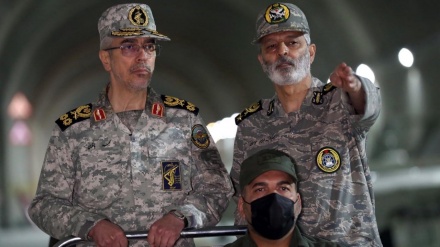 巴盖里将军参观伊朗军队无人机秘密基地