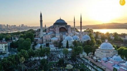 (VIDEO) La preghiera Eid al Fitr in Turchia