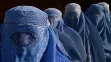 הטליבאן הורה לנשים באפגניסטן להסתובב בציבור עם בורקה בלבד