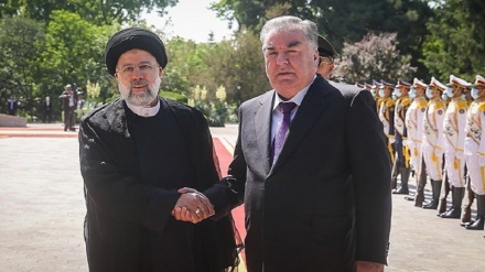 Iran's Raeisi recieves Tajik President