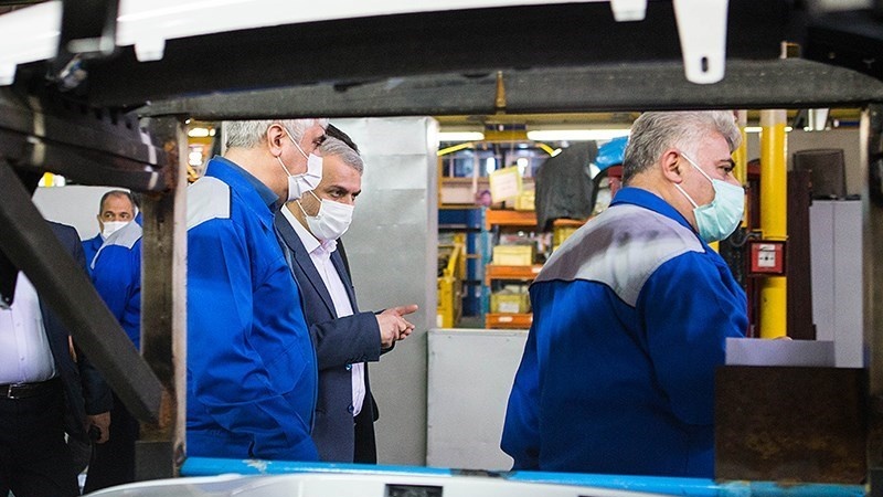伊朗工业、矿业和贸易部长参观汽车工厂