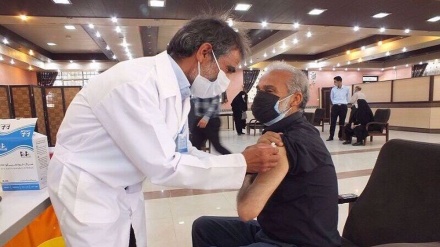 Iran mandates fourth COVID shot for vulnerable, health workers