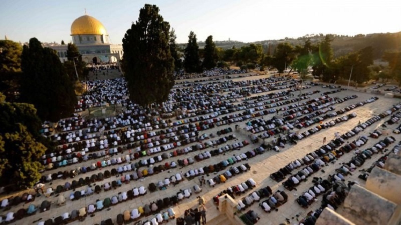 اقامه نماز عید فطر با حضور ۲۰۰ هزار فلسطینی در «مسجدالاقصی» 