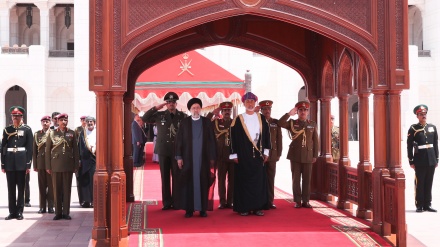 Presidenti Raisi në Muskat: Irani dhe Omani nënshkruajnë 12 marrëveshje bashkëpunimi