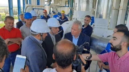 İran'ın Şam Büyükelçisi Suriye'de İran yapmakta olduğu bir fabrikayı ziyaret etti