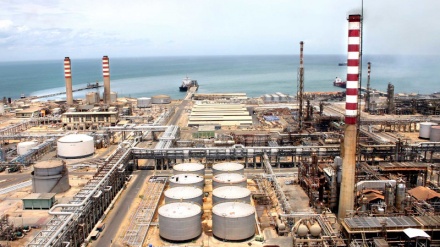 Reuters: Iran Reparasi Kilang Minyak Terbesar Venezuela
