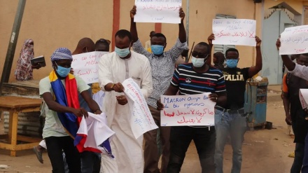 Chadian police fire tear gas to disperse anti-French protesters