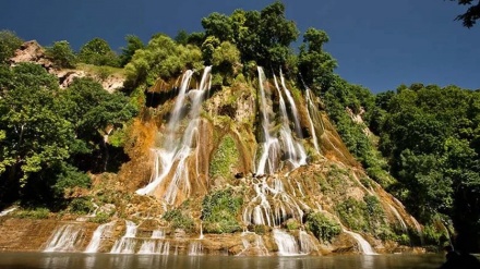 滝の里・イラン西部ロレスターン州