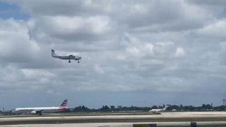 Usa, il pilota si sente male: un passeggero fa atterrare l'aereo 