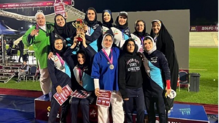 伊朗女队摔跤队成为亚洲冠军
