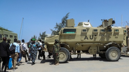 Somali politicians choose new president, unruffled by explosions