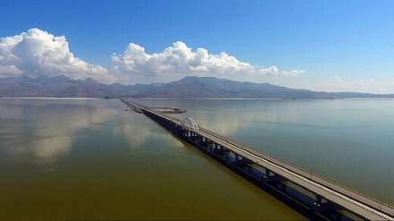 イランの自然 ；オルミーエ湖