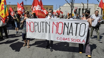 Ribuan Warga Italia Demo Anti-NATO