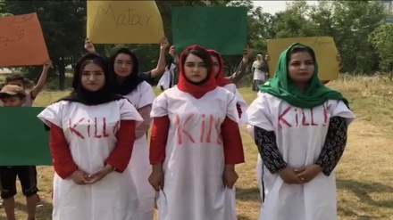 پناهجویان معترض افغان در پاکستان کفن پوش شدند 