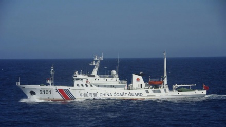 中国海警局の船４隻が、尖閣沖の領海に相次ぎ侵入